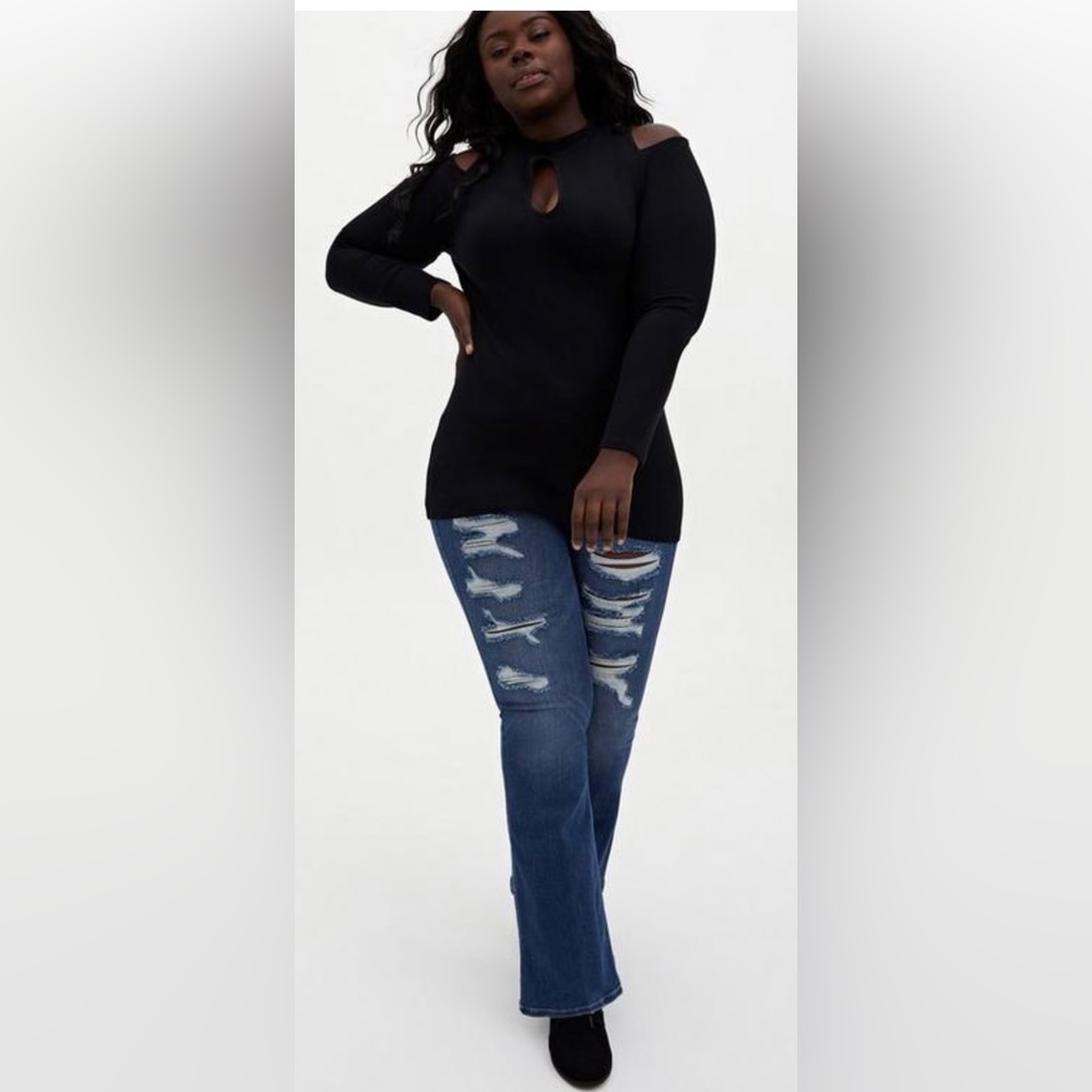 Torrid long sleeve cold shoulder black top in size 1X - Torrid Foxy fabric - Picture 6 of 9
